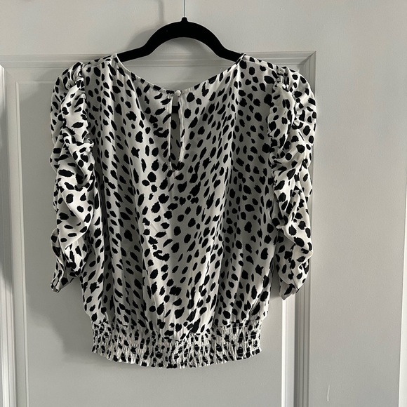 Express Animal print  top with scrunched up sleeves - Picture 2 of 3